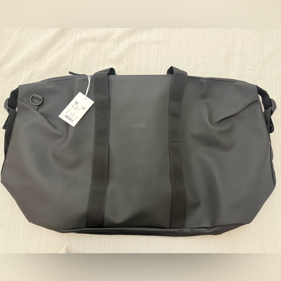 Rains Hilo Weekend Bag Black NWT Waterproof Duffel - Picture 7 of 8